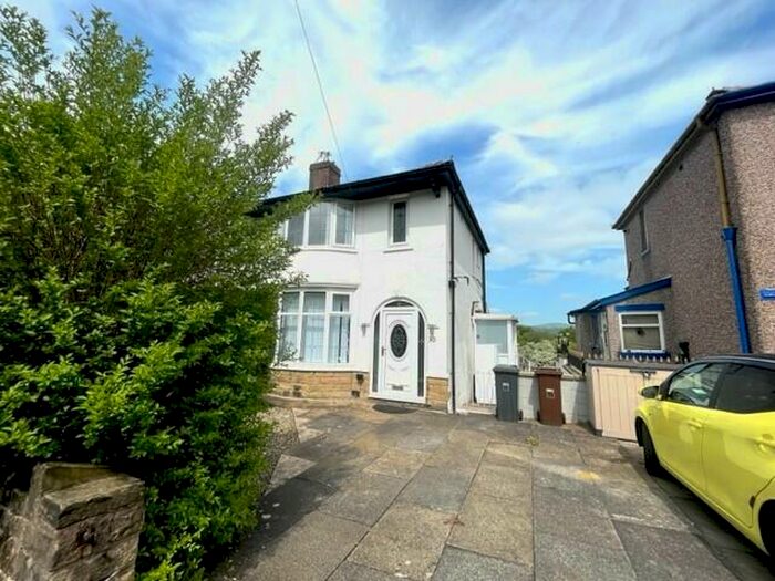 3 Bedroom Terraced House To Rent In Lancaster Gate, Nelson, BB9