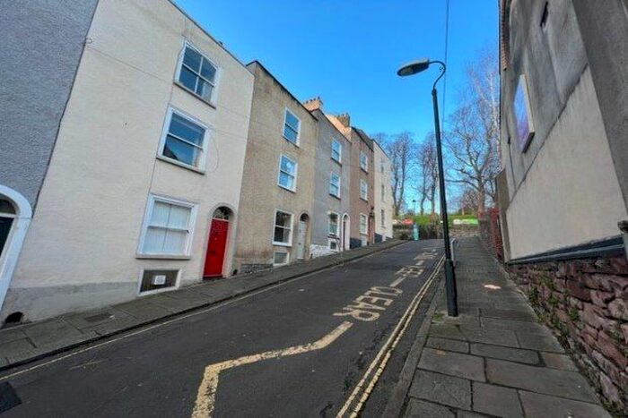 3 Bedroom Property To Rent In York Place, Bristol BS1