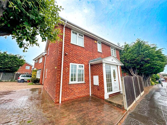 3 Bedroom Detached House For Sale In Western Approaches, Southend-on-Sea, SS2
