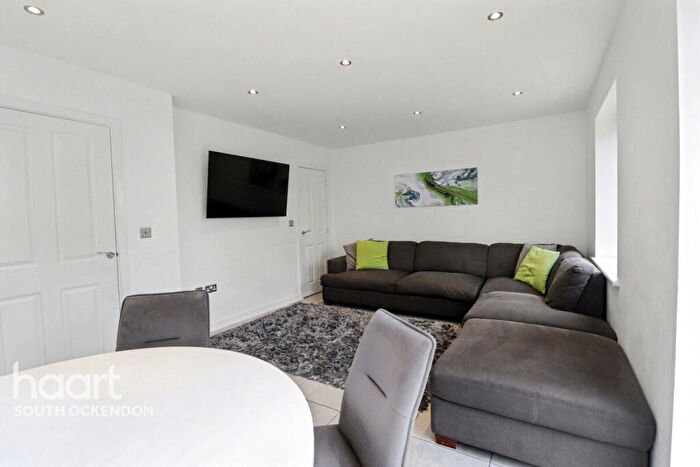 3 Bedroom Detached House For Sale In Anglia Way, South Ockendon, RM15