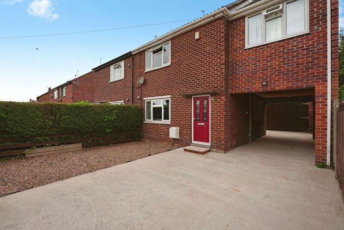 3 Bedroom Semi Detached House For Sale In Hoyland Road, Wakefield, WF2