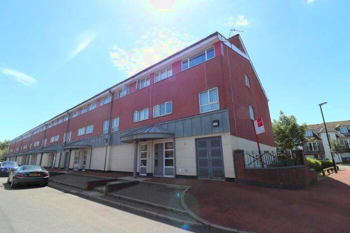 2 Bedroom Flat To Rent In Arklecrag, Washington, NE37