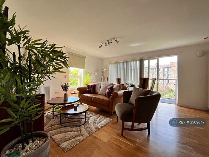 2 Bedroom Flat To Rent In Shrubhill Walk, Edinburgh, EH7