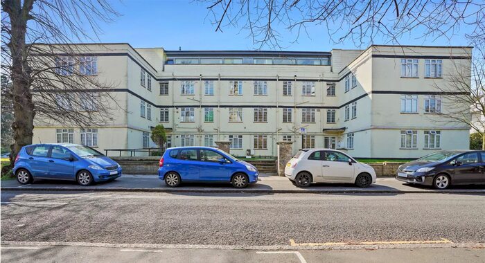 3 Bedroom Flat To Rent In Thornbury Court, Off College Road, Isleworth, TW7