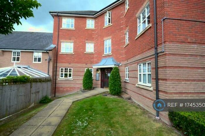 2 Bedroom Flat To Rent In Shillingford Close, London, NW7