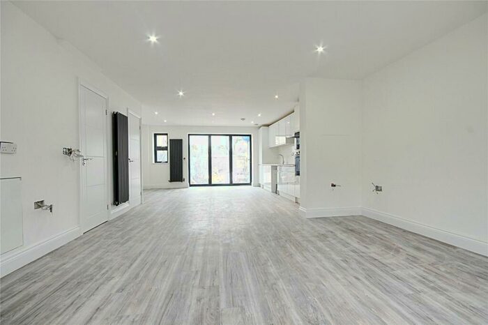 3 Bedroom End Of Terrace House To Rent In Churchbury Lane, Enfield, Middlesex, EN1