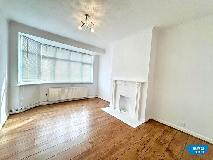 2 Bedroom Maisonette To Rent In Methuen Close, Edgware, HA8