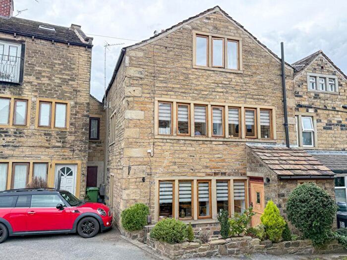 2 Bedroom Cottage For Sale In Upper Fold, Honley, Holmfirth, HD9