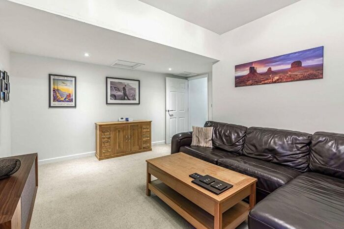 1 Bedroom Flat For Sale In Denbigh Street, London, SW1V