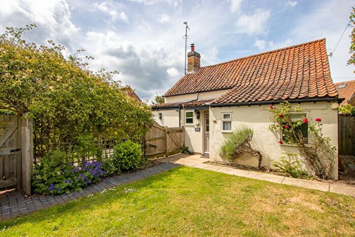 2 Bedroom Cottage For Sale In Hall Road, Snettisham, PE31