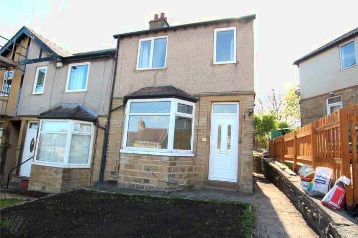 2 Bedroom End Of Terrace House To Rent In Malvern Rise, Huddersfield, West Yorkshire, HD4