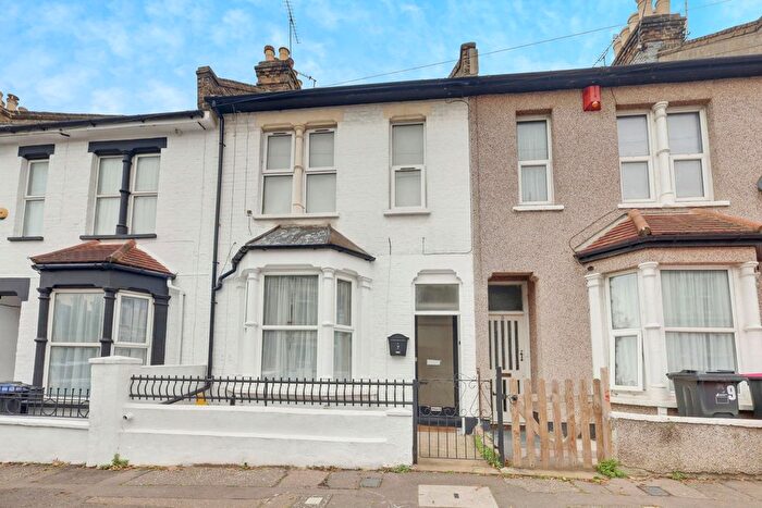 1 Bedroom Flat For Sale In Albert Road, Southend-On-Sea, SS1
