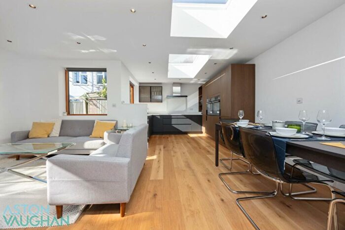 2 Bedroom Detached House For Sale In East Drive, Brighton, BN2
