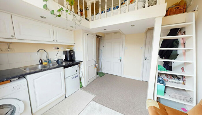 Flat To Rent In First Avenue, Hove, BN3