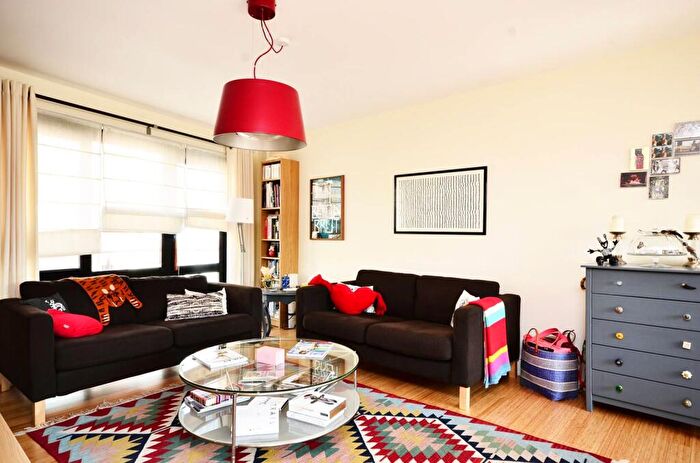2 Bedroom Flat For Sale In Digby Street, Bethnal Green, London, E2