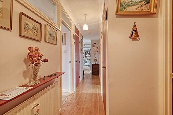 2 Bedroom Flat For Sale In Overcliff, Manor Road, Westcliff-On-Sea, Essex, SS0