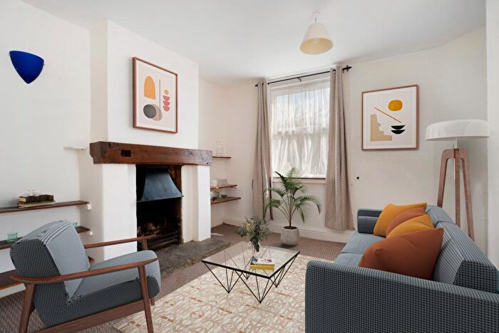 2 Bedroom Terraced House To Rent In South Street, Banbury, Oxfordshire, OX16