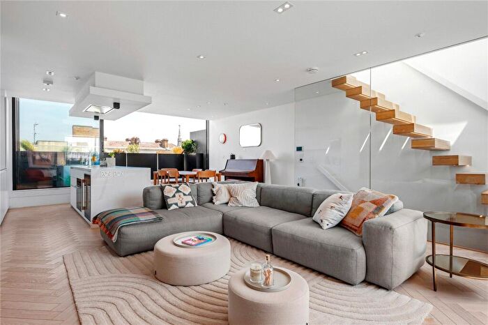 2 Bedroom Maisonette For Sale In St Albans Place, Islington, London, N1