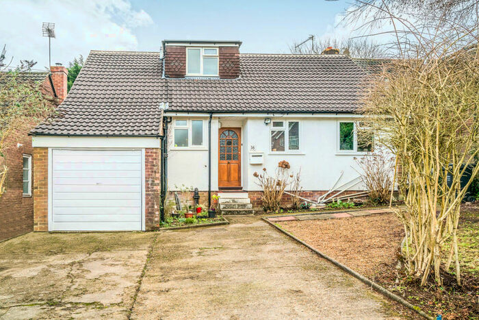 4 Bedroom Detached House To Rent In Lambscroft Way, Chalfont St Peter, SL9