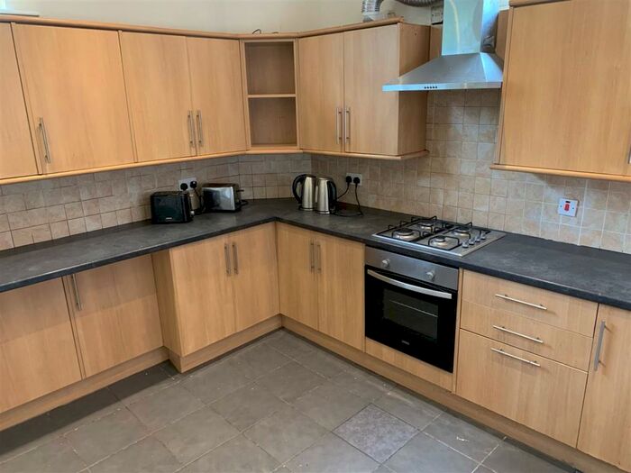 5 Bedroom Semi-Detached House To Rent In Raddlebarn Road, Selly Oak, Birmingham, B29