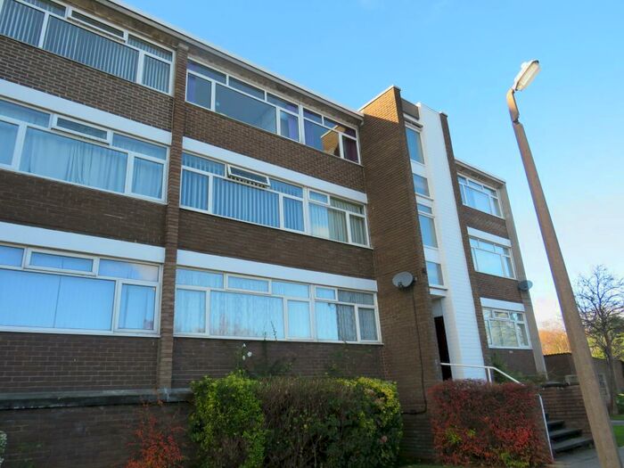 2 Bedroom Flat To Rent In Hornby Avenue, Wirral, CH62