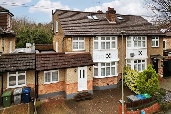 5 Bedroom House For Sale In Alverstone Avenue, Barnet, EN4