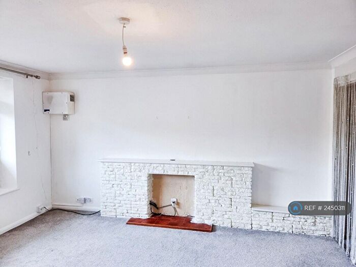 2 Bedroom Flat To Rent In Amersham Hill, High Wycombe, HP13