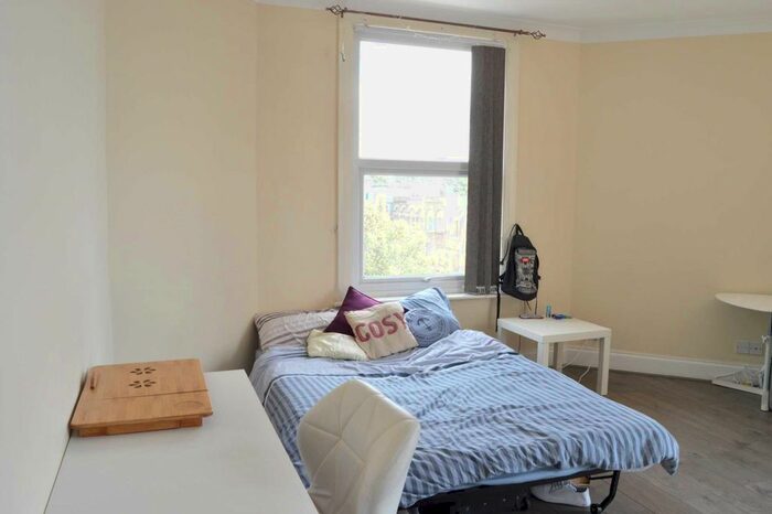 Studio To Rent In High Street, Acton, W3