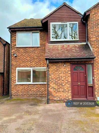 4 Bedroom Semi-Detached House To Rent In Kingston Road, Romford, RM1