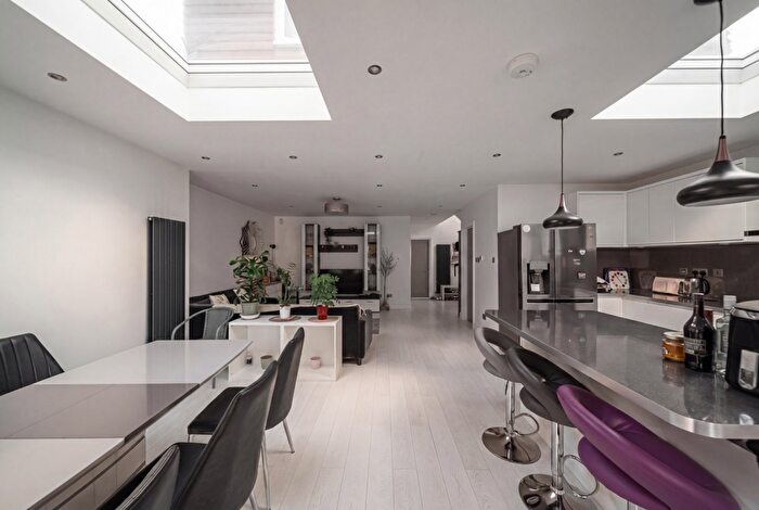 5 Bedroom Semi-Detached Bungalow For Sale In Rusland Avenue, Orpington, BR6