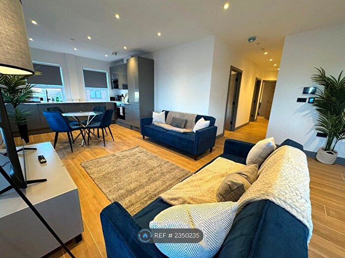 2 Bedroom Flat To Rent In Avenir Court, London, N12