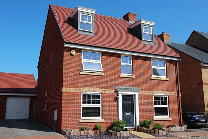5 Bedroom Detached House To Rent In Evans Grove, Biggleswade, SG18
