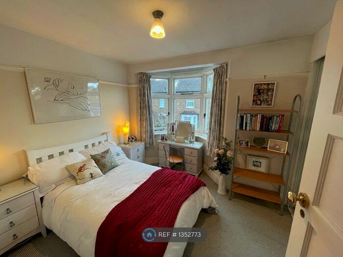 3 Bedroom Flat To Rent In Terrick Road, London, N22