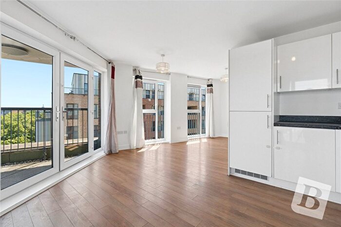 2 Bedroom Flat For Sale In Maxwell Road, Romford, RM7