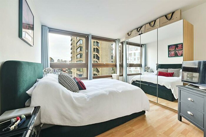 1 Bedroom Flat To Rent In Bunyan Court, Barbican, London, EC2Y