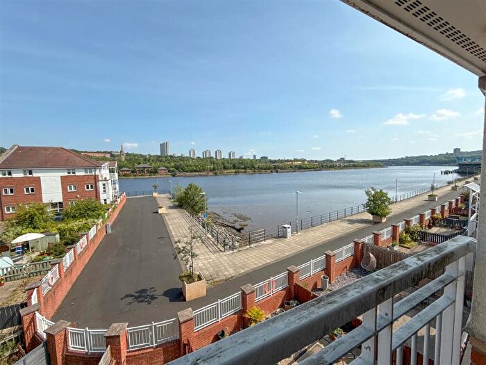 2 Bedroom Flat For Sale In Grebe Close, Dunston, Gateshead, NE11