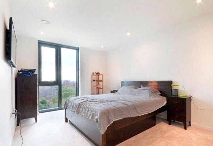 2 Bedroom Flat To Rent In One The Elephant, St Gabriel Walk, London, SE1