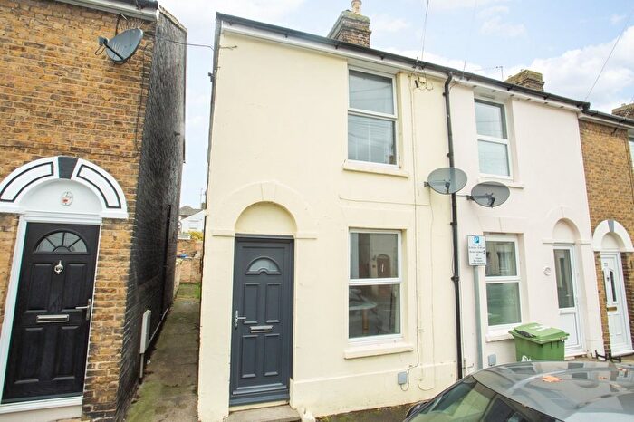 2 Bedroom End Terrace House For Sale In St. Johns Road, Faversham, Kent, ME13