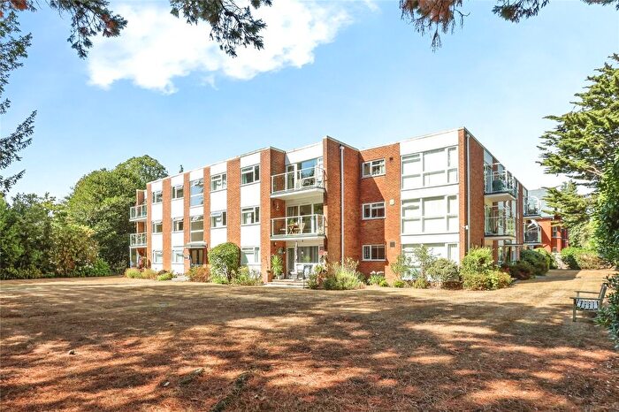 2 Bedroom Flat For Sale In Clarendon Road, Bournemouth, Dorset, BH4