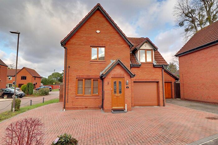 3 Bedroom Detached House For Sale In Berkeley Close, Hucclecote, Gloucester, GL3