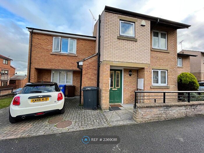 6 Bedroom Semi-Detached House To Rent In Bramwell Drive, Sheffield, S3