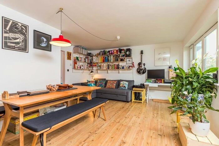 2 Bedroom Flat To Rent In Hawker Place, Walthamstow, London, E17