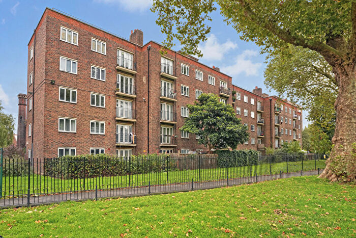3 Bedroom Flat To Rent In Queensbridge Court, Queensbridge Road, E2