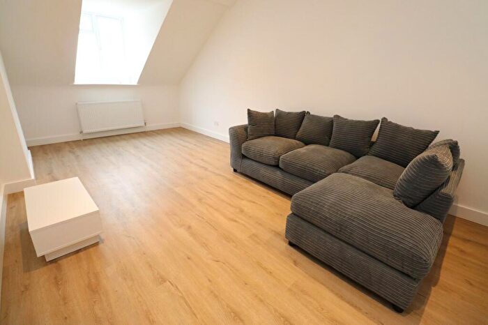 2 Bedroom Flat To Rent In Holdenhurst Road, Bournemouth, BH8