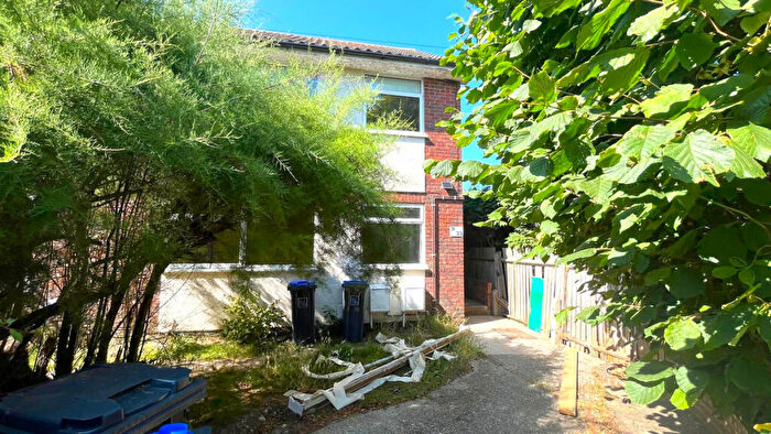 2 Bedroom Apartment To Rent In Georgia Avenue, Worthing, BN14