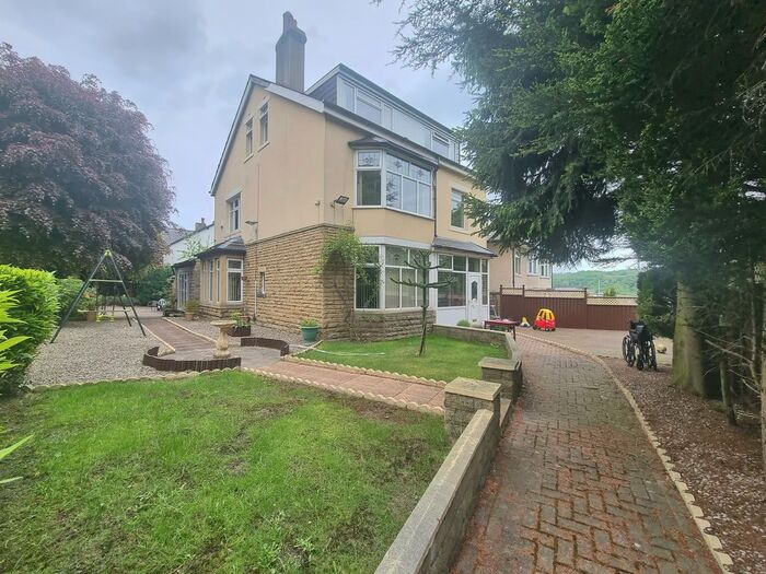 5 Bedroom Detached House To Rent In Emm Lane, Bradford, BD9