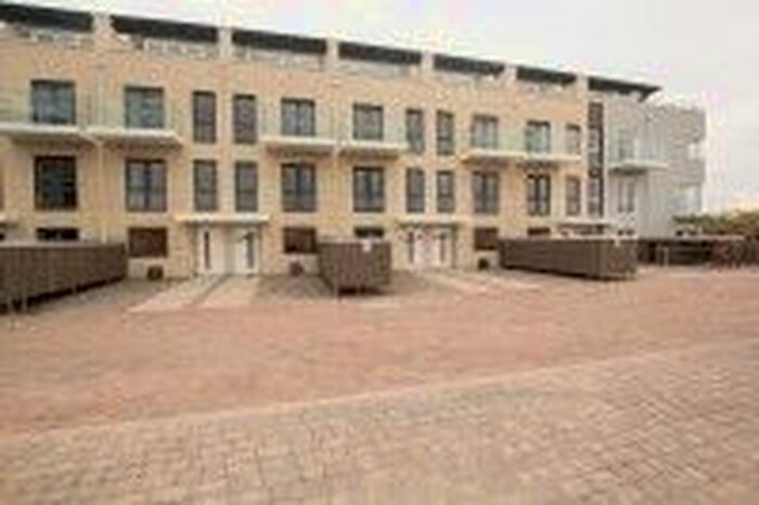 4 Bedroom Town House To Rent In Champlain Street, Reading, RG2