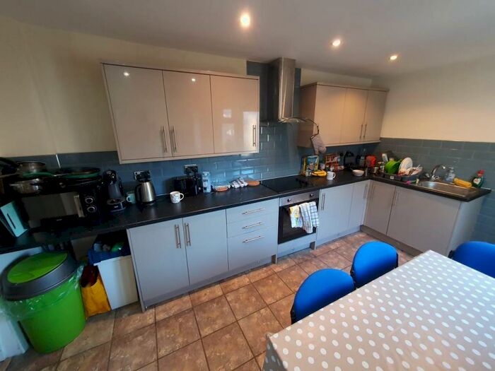 6 Bedroom House To Rent In Wyeverne Road, Cathays, Cardiff, CF24