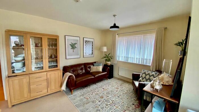 3 Bedroom Flat To Rent In St Marks Close, High Wycombe, Buckinghamshire, HP13