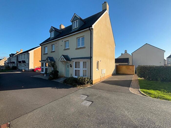 4 Bedroom Semi Detached House For Sale In Clos Y Doc, Llanelli, SA15